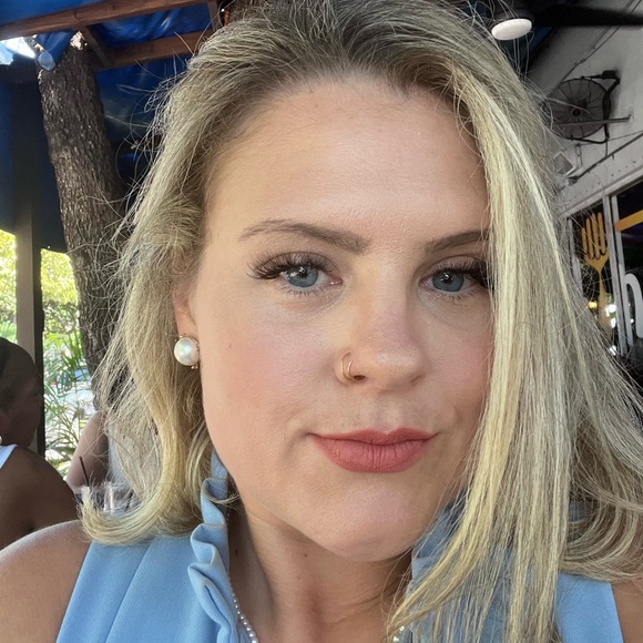 Meet your Posher, Meegan 💗✨ - Picture 5 of 8